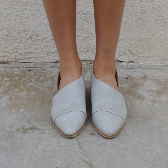 LAST 3️⃣ Vegan Leather Lt Gray Shank Flat - Picture 5 of 8